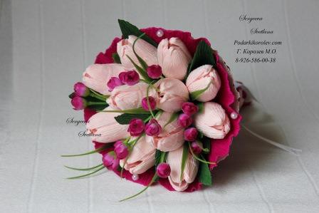 Мини букет из конфет "Малиновый". Стоимость 800 руб.